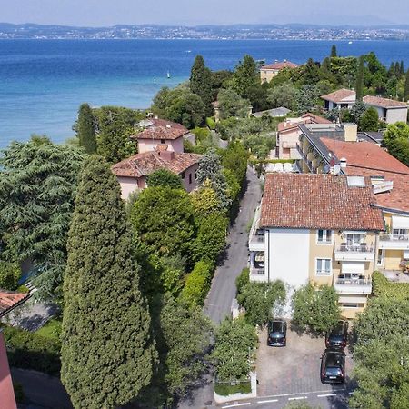 Hotel Serenella シルミオーネ エクステリア 写真