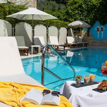 Hotel Serenella シルミオーネ エクステリア 写真