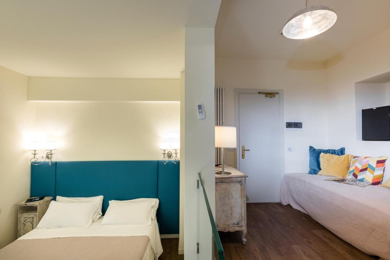 Hotel Serenella シルミオーネ エクステリア 写真