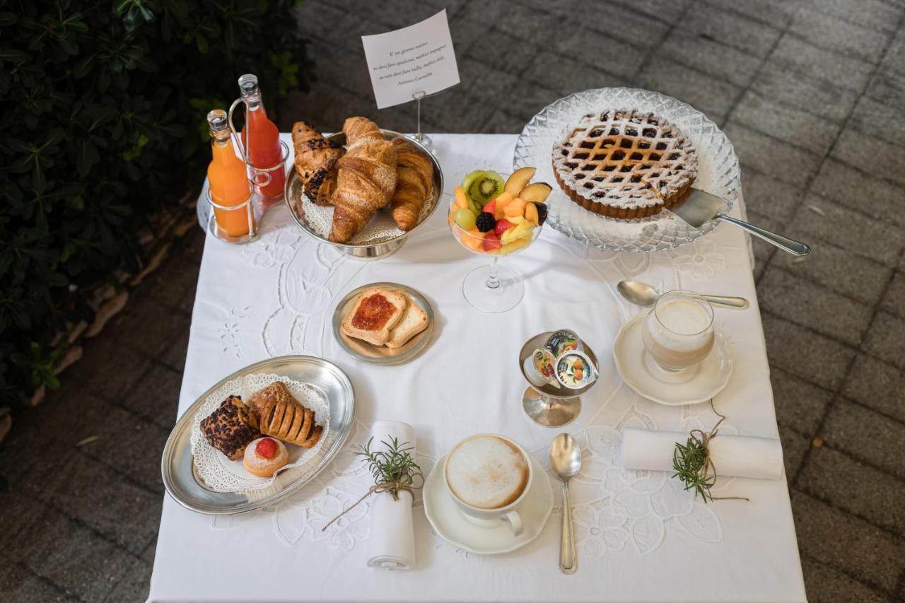 Hotel Serenella シルミオーネ エクステリア 写真