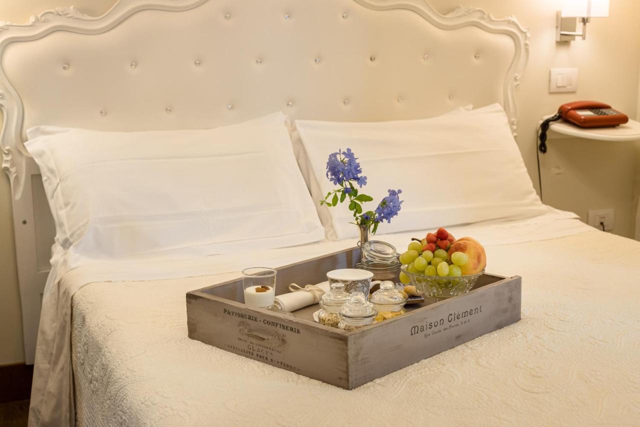 Hotel Serenella シルミオーネ エクステリア 写真