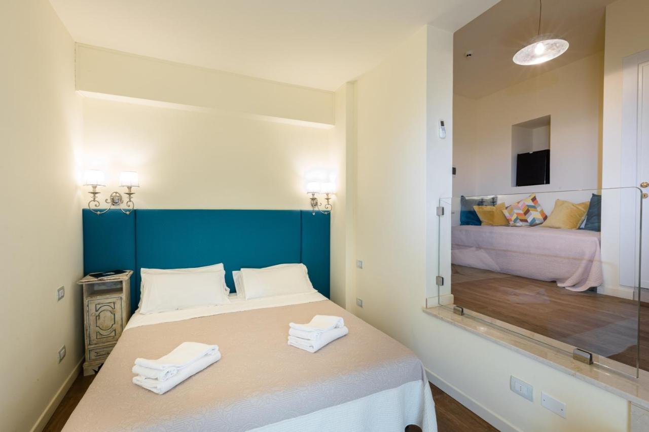 Hotel Serenella シルミオーネ エクステリア 写真