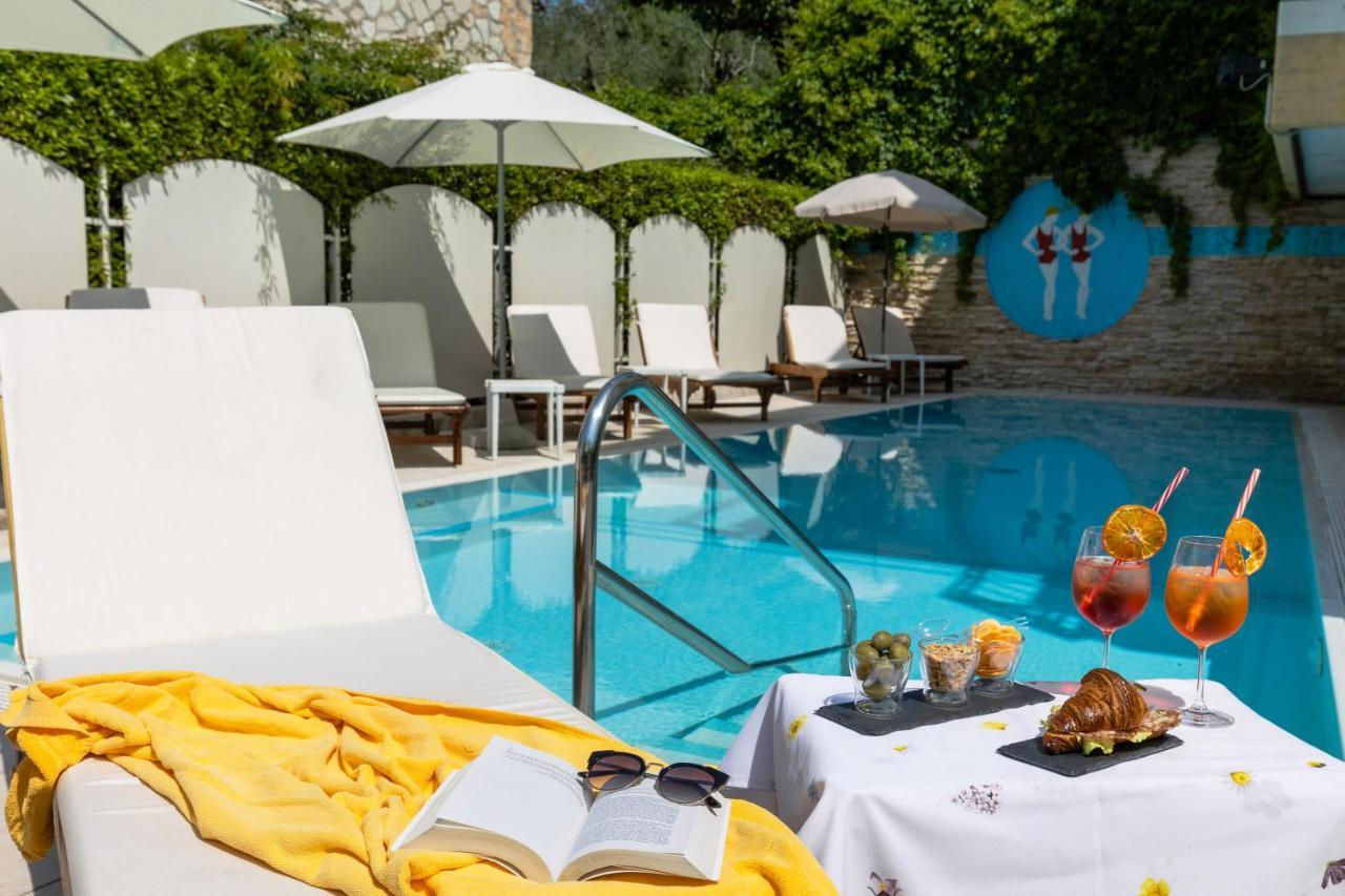 Hotel Serenella シルミオーネ エクステリア 写真