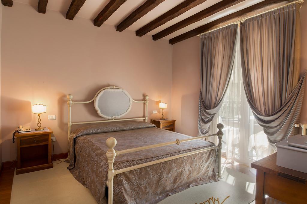 Hotel Serenella シルミオーネ エクステリア 写真