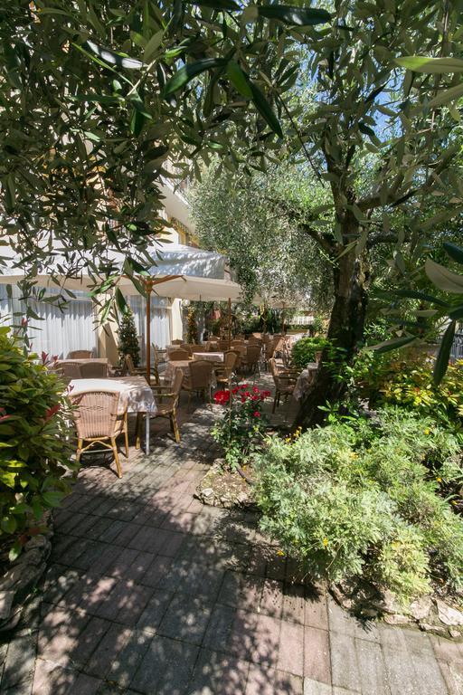 Hotel Serenella シルミオーネ エクステリア 写真